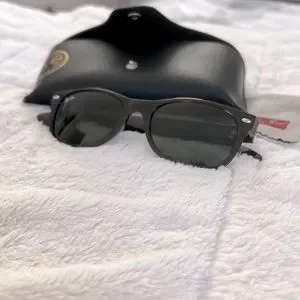 Ray-Ban | Accessories | Nwot New Wayfarer Rayban Tortoise  display picture 1